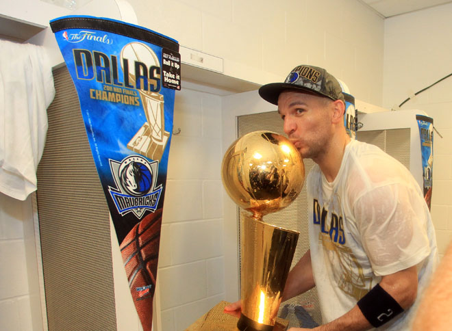 A view of the Larry O'Brien Championship Trophy during the ring News  Photo - Getty Images